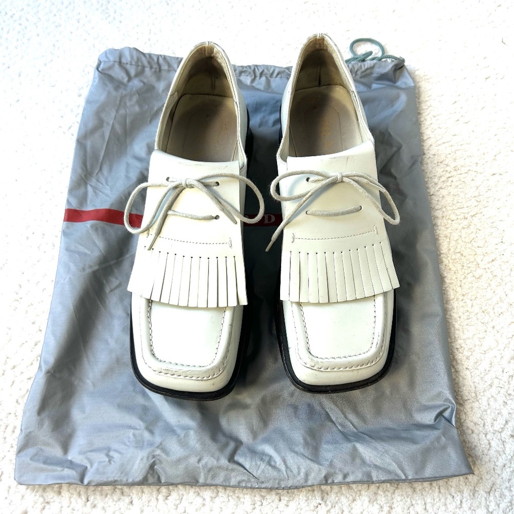 Vintage 90s PRADA women's runway shoe, size 40.